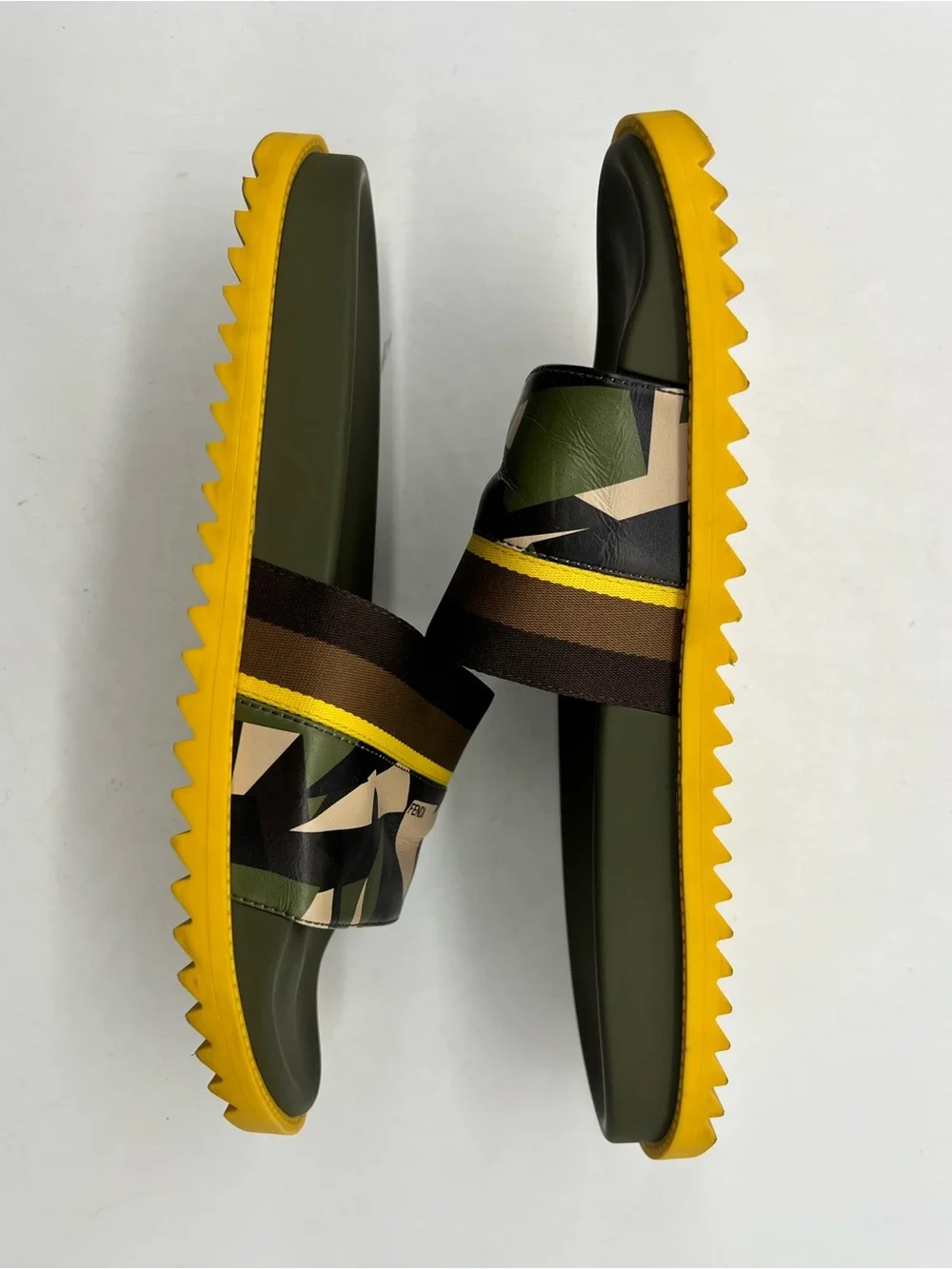 FENDI Yellow Green Camo Leather Men’s Size 11 flip flops Fashion Sandals Shoes